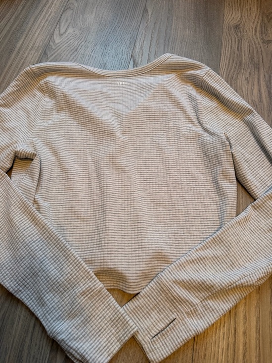 YPB Abercrombie Ribbed  Long Sleeve Button Henley Top in Beige | Size: Medium - Picture 3 of 3